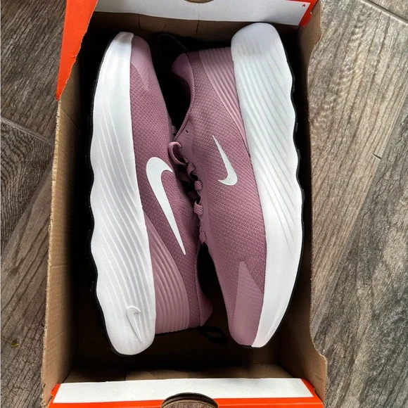 Brand New Nike Promina Plum Dust Women Running shoe FV6343-500 - Picture 7 of 10
